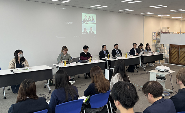 武庫川女子大学の学生たち